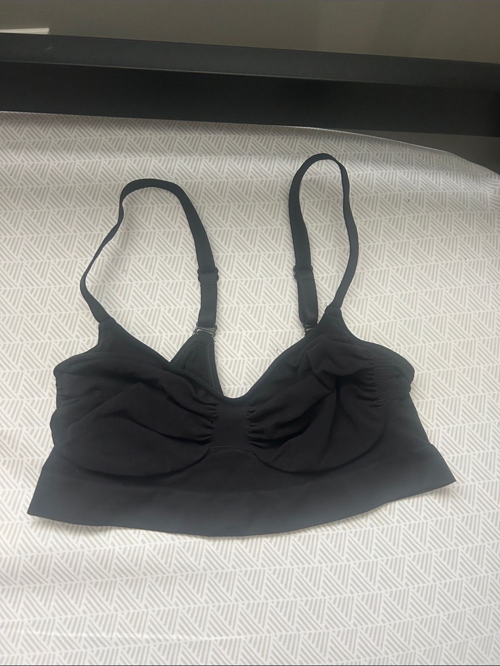 Skims L/XL Seamless Wireless Black Bra